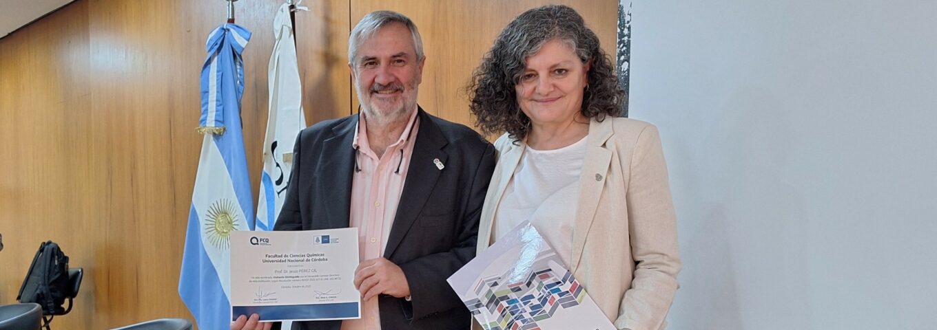 Jesús Pérez Gil, visitante distinguido de la FCQ y profesor honorario de la UNC