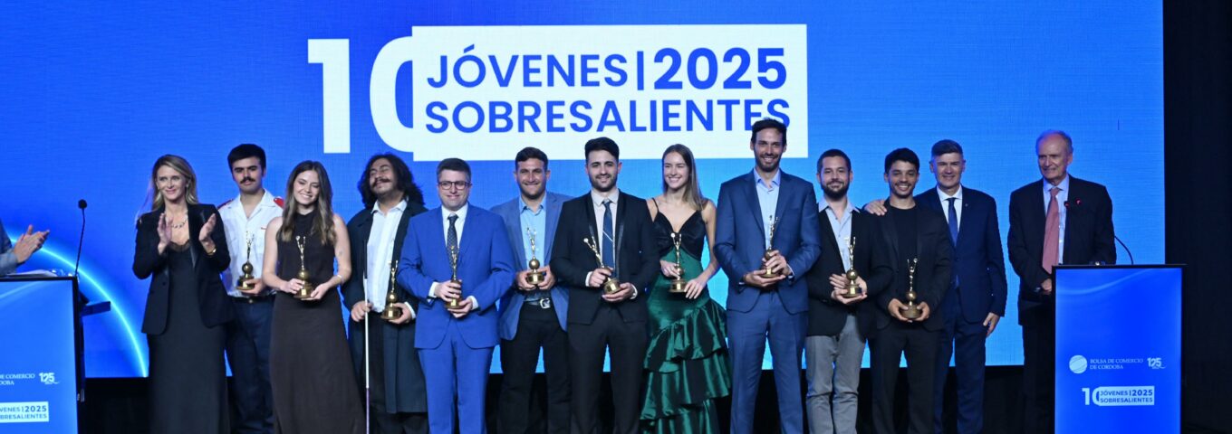 Lucía López Vidal y Agustín Mangiarotti, de la comunidad graduada de la FCQ, entre las y los 10 jóvenes sobresalientes de la Bolsa de Comercio