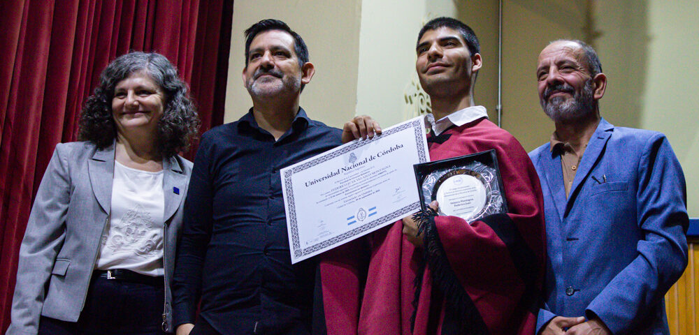 138 egresadas y egresados de la FCQ recibieron su título de grado y posgrado