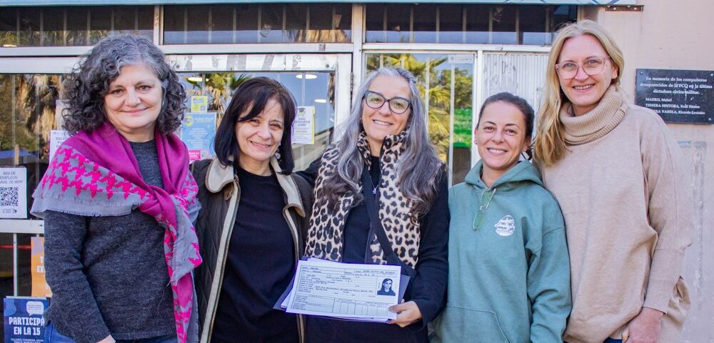 El abrazo de la memoria: Entrega de documentación a familiares de víctimas de la dictadura en FCQ