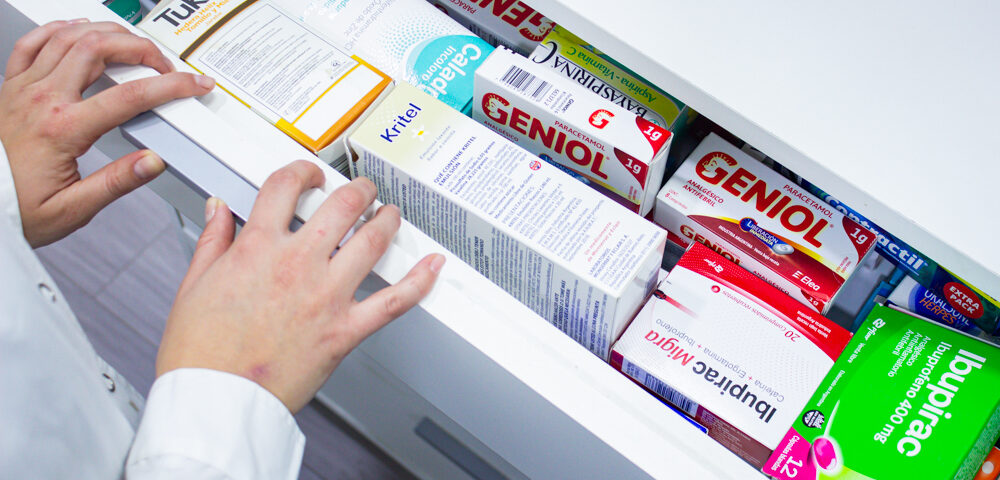 La comunidad farmacéutica de la FCQ promueve acciones para un uso racional de medicamentos