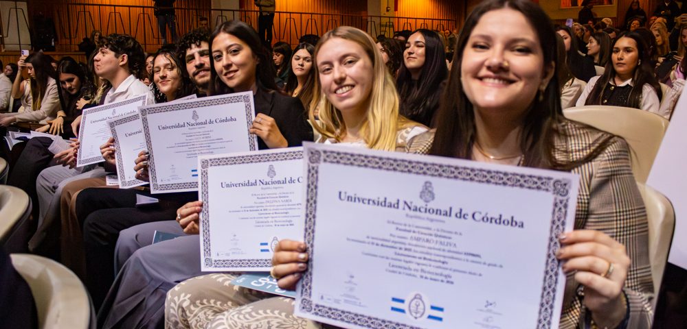 152 egresadas y egresados recibieron su título de grado y posgrado en la segunda colación 2026