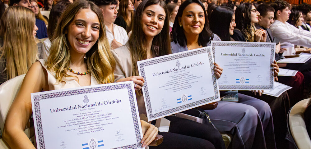 152 egresadas y egresados recibieron su título de grado y posgrado en la segunda colación 2026