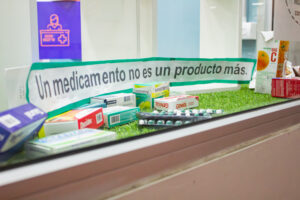 La salud como prioridad: la Facultad de Ciencias Químicas advierte sobre los riesgos que implica la desregulación de medicamentos
