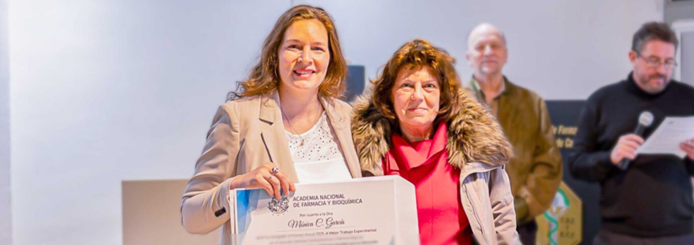 La Academia Nacional de Farmacia y Bioquímica reconoció el trabajo de investigación de Mónica García, científica de la FCQ