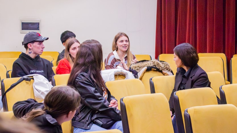 La Facultad reafirma su vínculo con la comunidad graduada y estudiantes de Farmacia